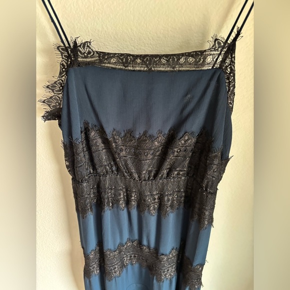 Elegant Club Monaco Navy and Black Dress in size 4 - Picture 6 of 8